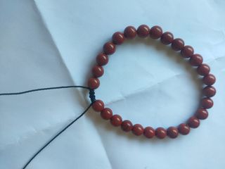 enfilado de collares, pulseras....