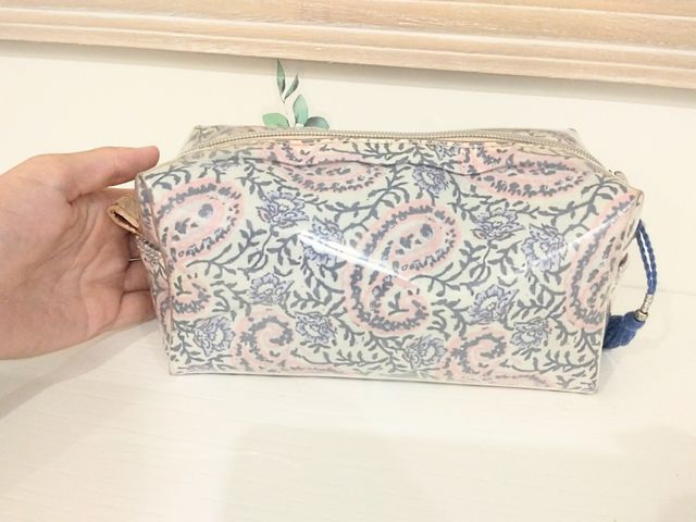 Neceser y botecito perfume