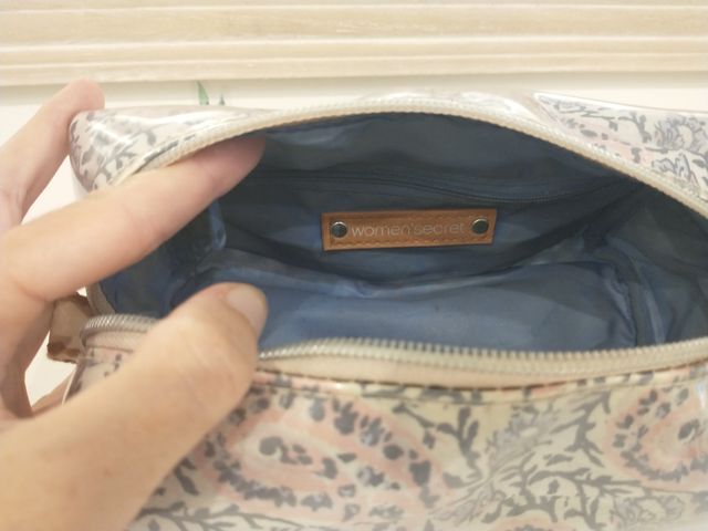 Neceser y botecito perfume