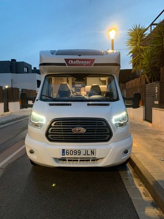 Autocaravana challenger genesis 388eb (cama isla)