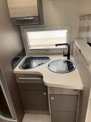 Autocaravana challenger genesis 388eb (cama isla)