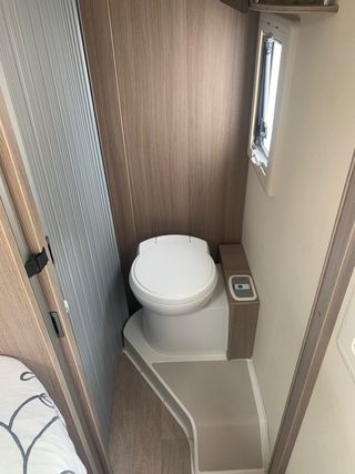 Autocaravana challenger genesis 388eb (cama isla)