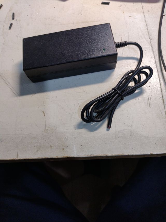 Fuente alimentación 24v 2.5a