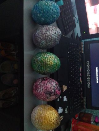 Huevos de dragón hechos a manos