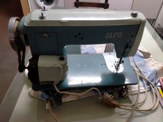 Antigua Maquina de Coser Alfa