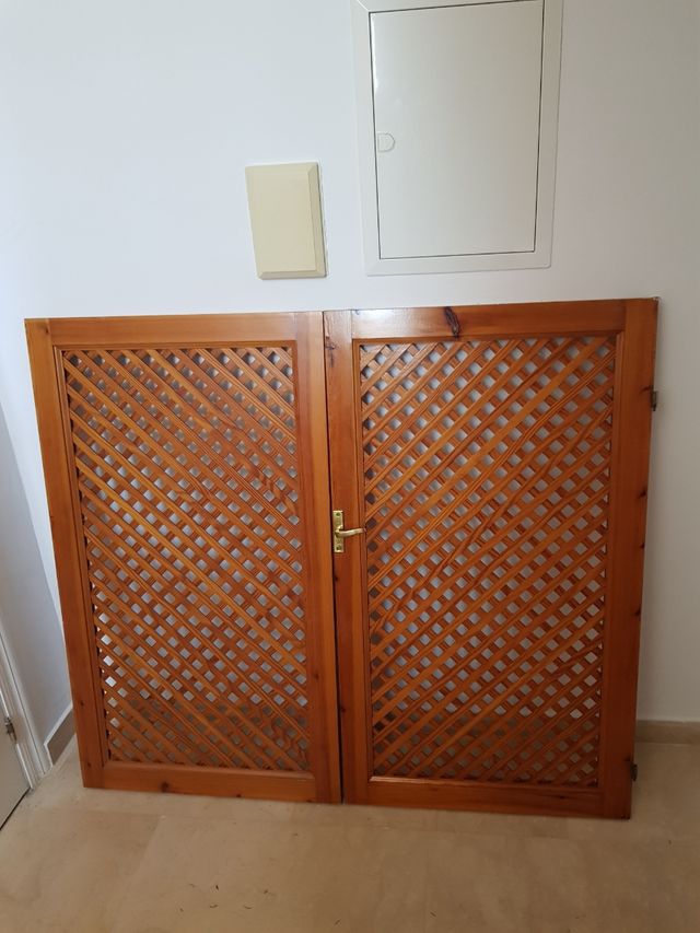 contraventana de madera interior