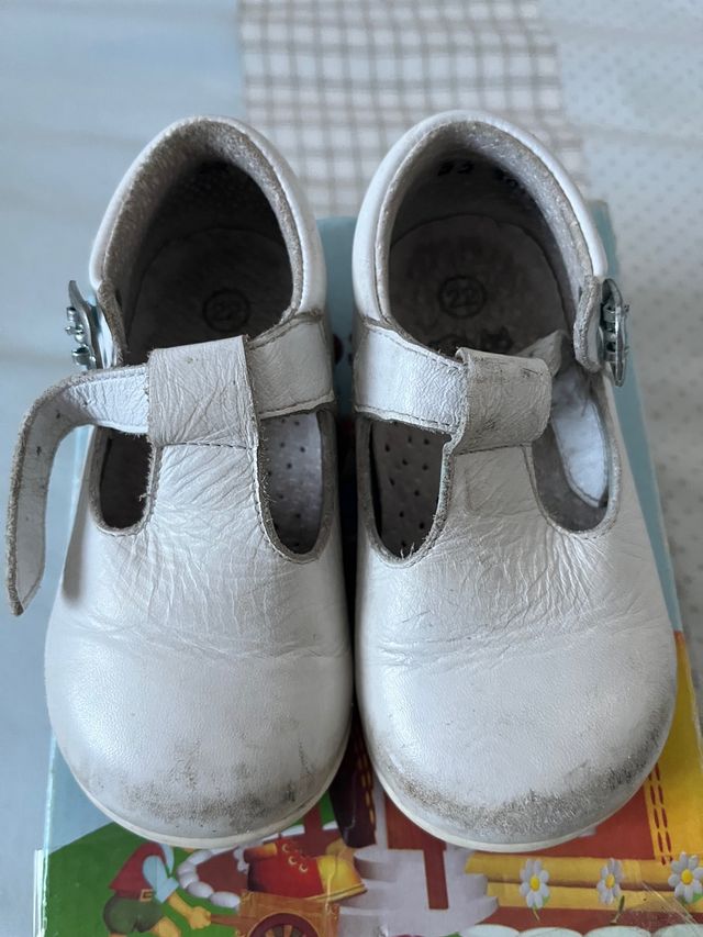 Zapato vestir bebe blanco de Pat & Ripaton