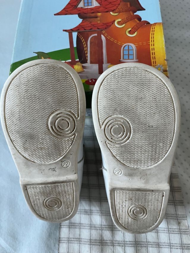 Zapato vestir bebe blanco de Pat & Ripaton