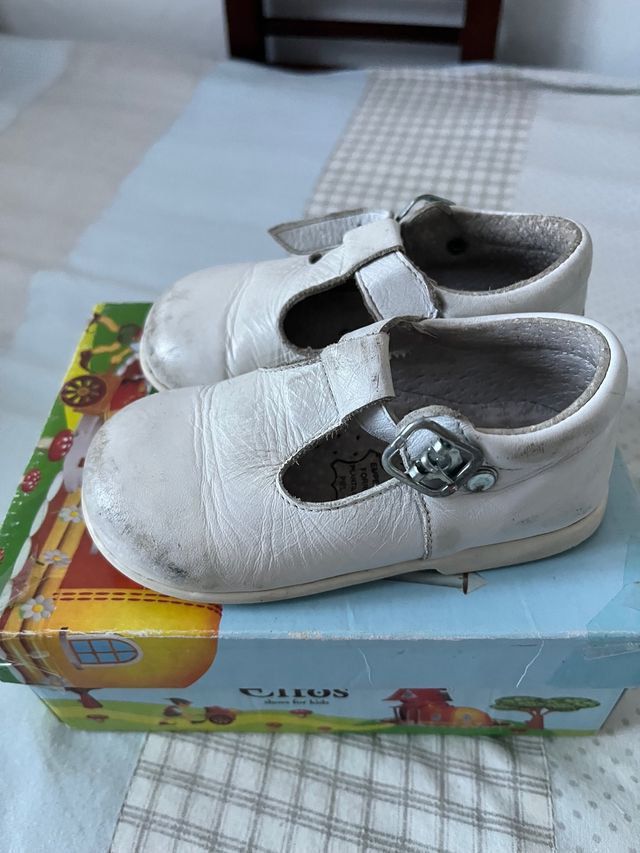 Zapato vestir bebe blanco de Pat & Ripaton