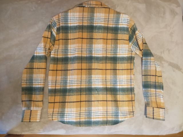 Camisa amarilla y verde