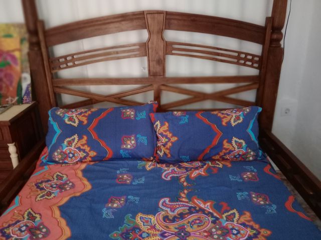 Cama de matrimonio antigua