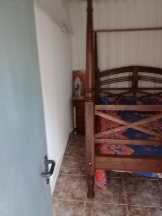 Cama de matrimonio antigua