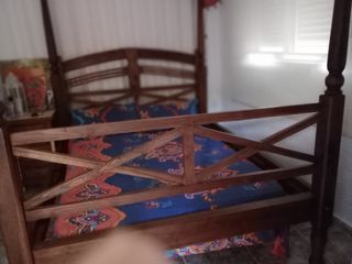 Cama de matrimonio antigua