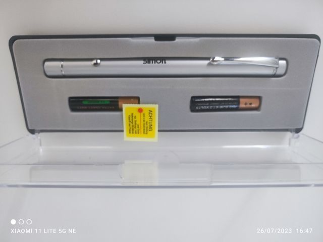 Puntero laser con estuche y baterías