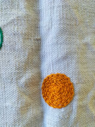 Mantel bordado de lino antiguo.