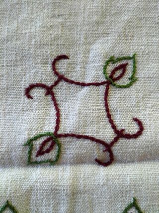 Mantel antiguo de lino bordado.