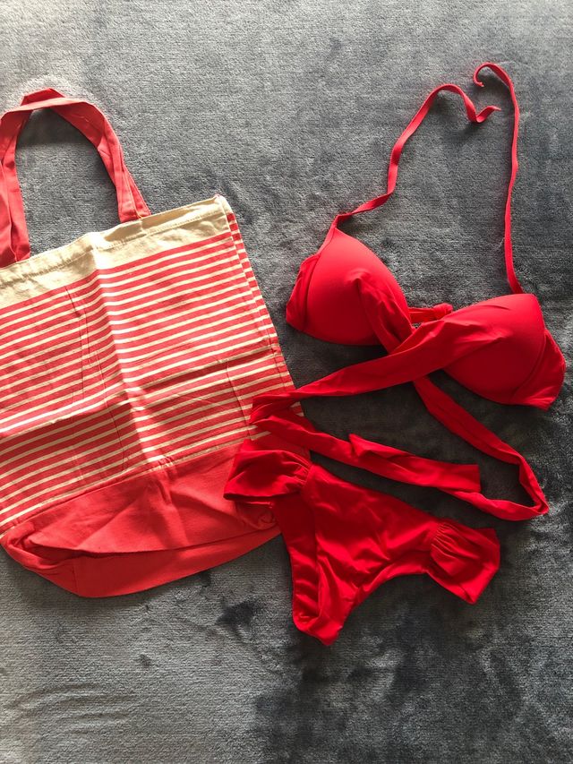 Lote de bolsa y bikini