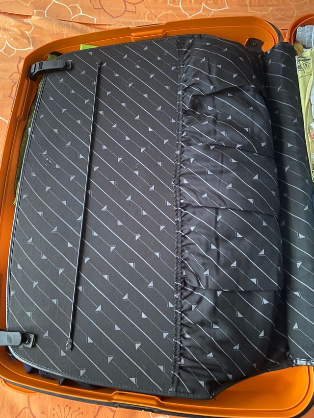 Maleta plástico 55 por 67 , sistema de segur 