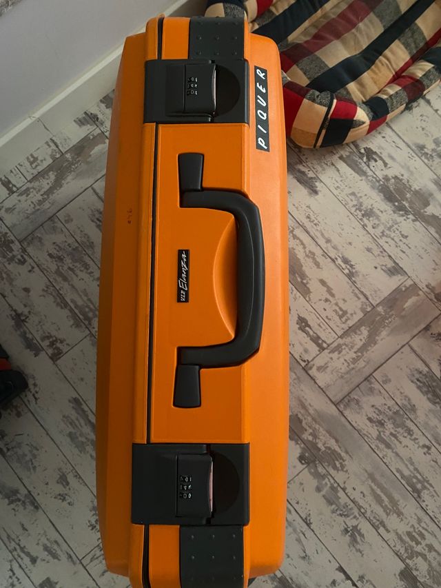 Maleta plástico 55 por 67 , sistema de segur 