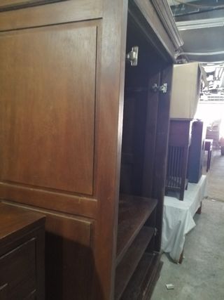 armario dos puertas, madera natural