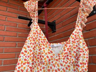 Vestido flores y volantes Verano Zara T/M