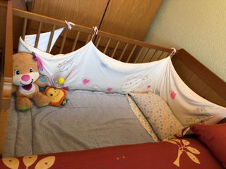 Cuna de madera y colchón de regalo