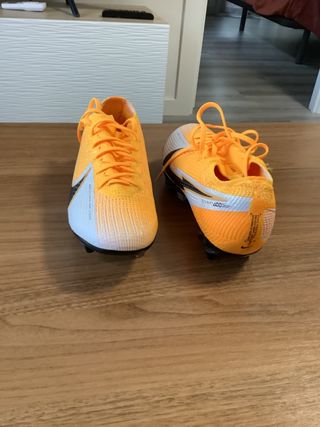 Botas fútbol Nike. Talla 38,5