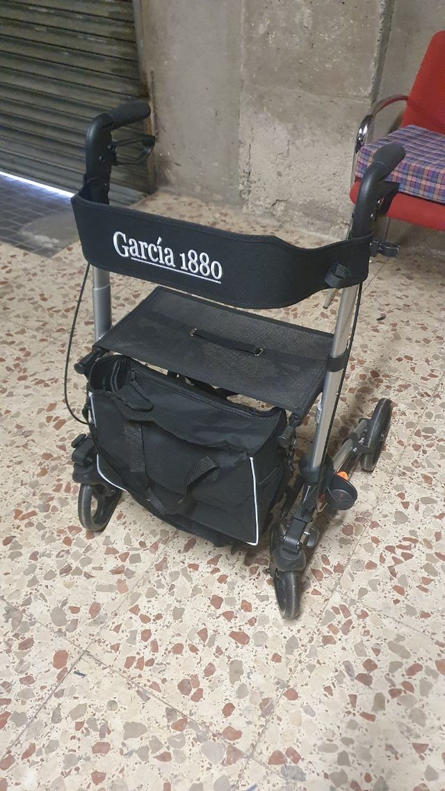 Andador persona mayor