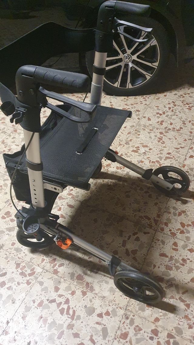 Andador persona mayor