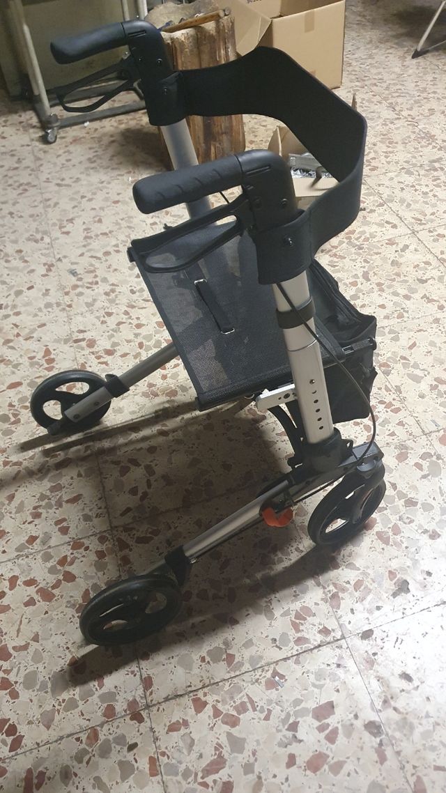 Andador persona mayor