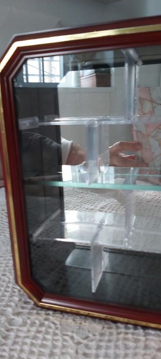 Vitrina o caja expositora.