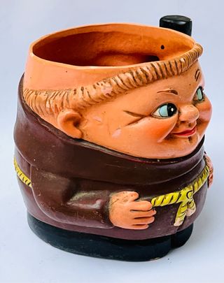 Caneca vintage em terracota frade ou monge