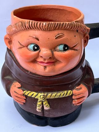Caneca vintage em terracota frade ou monge