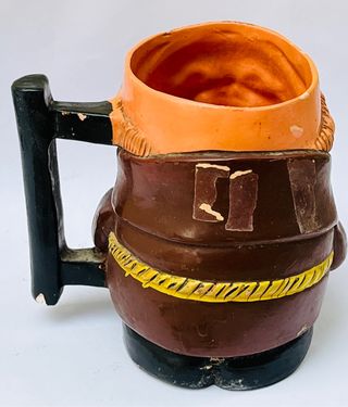 Caneca vintage em terracota frade ou monge