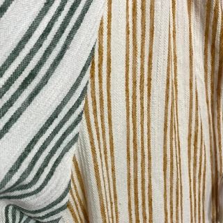 Vestito etnico con righe multicolori