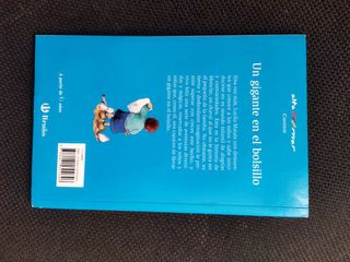 × UN GIGANTE EN EL BOLSILLO Libro Leer