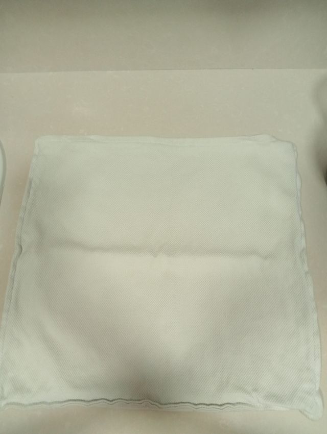 Funda cojin color blanco roto