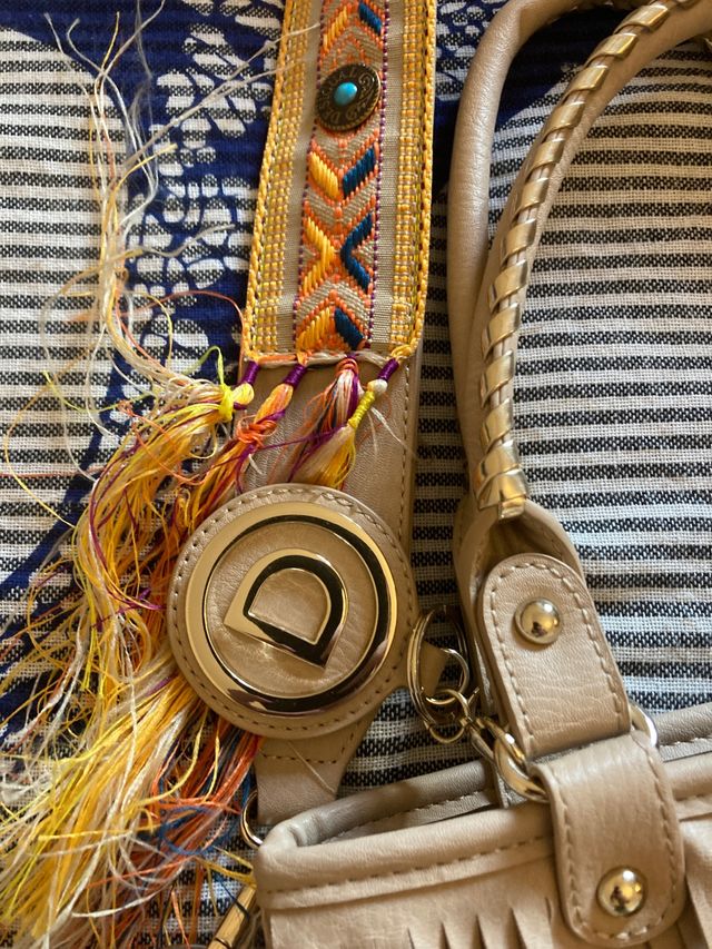 bolso desigual estilo hippie. muy bonito