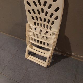 silla blanca de piscina. adulto y niño