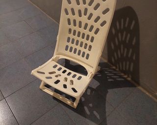 silla blanca de piscina. adulto y niño