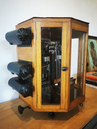 Balanza analítica. Antigua. Museo