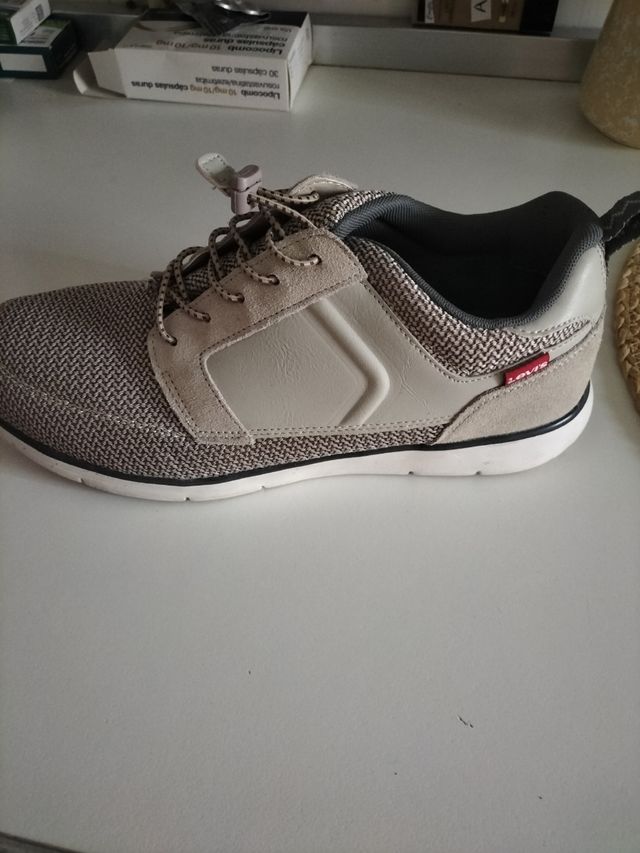 Zapatillas de caballero marca Levis