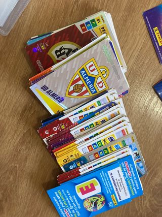 Album Adrenalyn 22/23 casi lleno