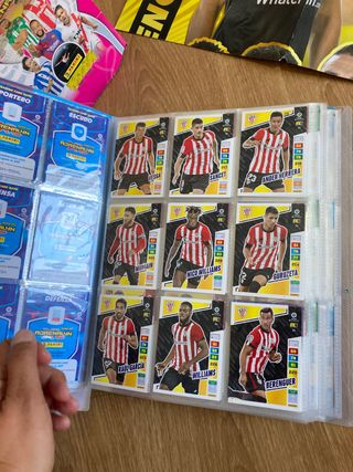 Album Adrenalyn 22/23 casi lleno