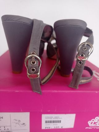 Sandalias Fornarina piel y satén. 37