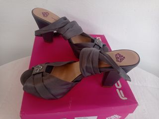 Sandalias Fornarina piel y satén. 37