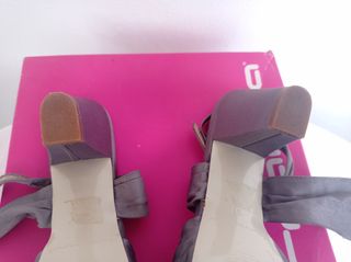 Sandalias Fornarina piel y satén. 37