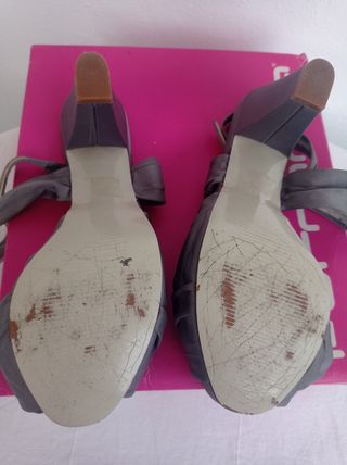Sandalias Fornarina piel y satén. 37