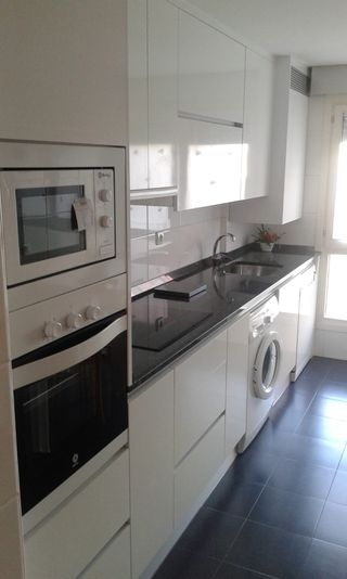 SE ALQUILA PRECIOSO PISO DE 2 HABITACIONES