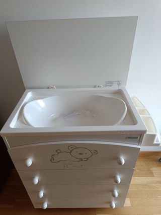 Cuna bebe y cambiador con bañera